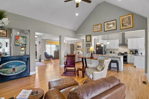 Entry Way - 427 S Pendernale Dr, Moore, SC 29369 photo 3 of 4