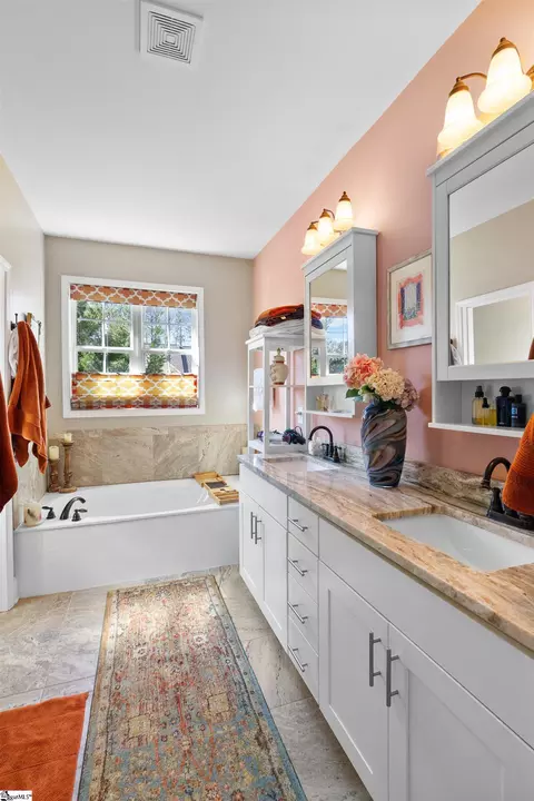 Bath - 427 S Pendernale Dr, Moore, SC 29369 photo 6 of 7