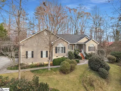 121 Sunset Bay Blvd, Seneca, SC 29672