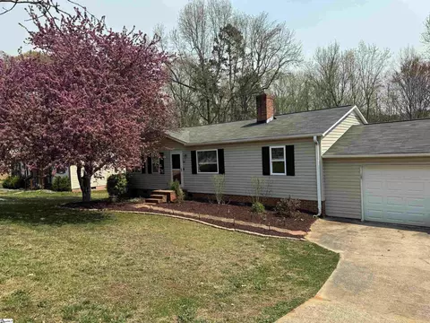 4 Parkstone Dr, Greenville, SC 29609