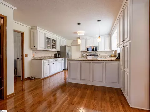 Kitchen - 207 Hedgewood Ter, Greer, SC 29650 photo 1 of 6