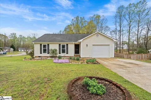208 Boxelder Ln, Simpsonville, SC 29680