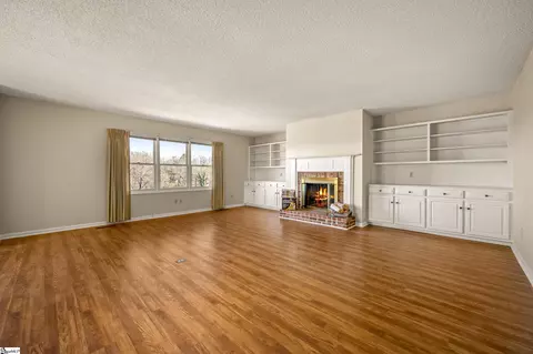 Living - 77 Chestnut St #OAK HALL 301, Tryon, NC 28782 photo 1 of 5
