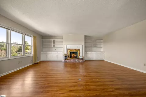 Living - 77 Chestnut St #OAK HALL 301, Tryon, NC 28782 photo 2 of 5