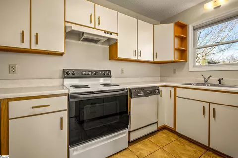 Kitchen - 77 Chestnut St #OAK HALL 301, Tryon, NC 28782 photo 2 of 3