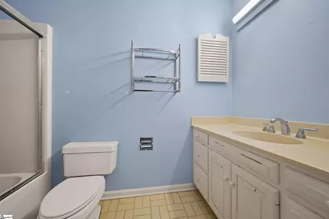 Bath - 77 Chestnut St #OAK HALL 301, Tryon, NC 28782 photo 2 of 3