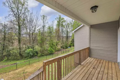 Exterior - 160 Fox Run Cir, Greer, SC 29651 photo 2 of 4