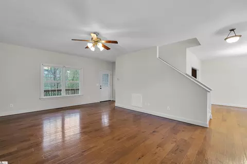 Living - 160 Fox Run Cir, Greer, SC 29651 photo 2 of 2