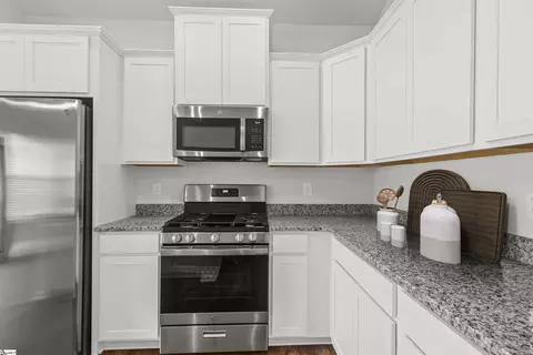 Kitchen - 1141 Berry Patch Dr, Lyman, SC 29365 photo 2 of 3