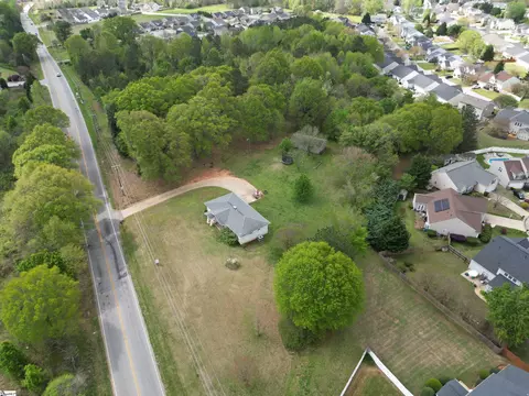 810 Fairview Rd, Simpsonville, SC 29680