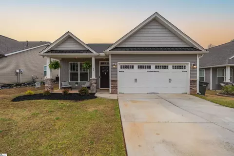 33 Mendham Ln, Greer, SC 29650