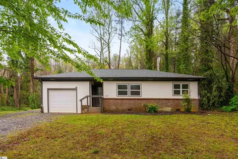 2694 W Lakeshore Dr, Landrum, SC 29356