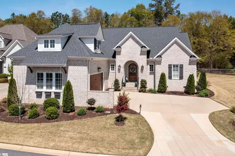 116 Chestnut Pond Ln, Simpsonville, SC 29681