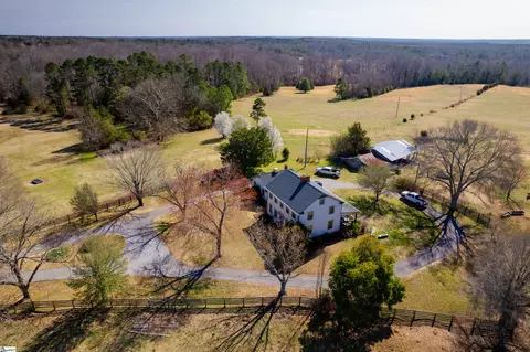 672 Boxwood Rd, Laurens, SC 29360