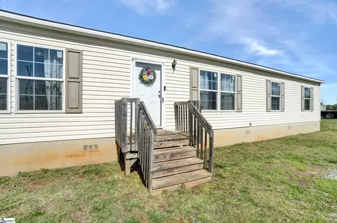 4600 Peachtree Rd, Chesnee, SC 29323