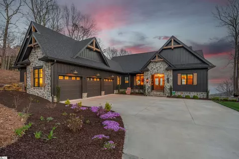 8 Raven Rd, Landrum, SC 29356