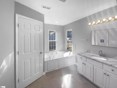 Bath - 323 Springfield Cir, Easley, SC 29642 photo 3 of 5