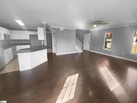 Living - 323 Springfield Cir, Easley, SC 29642 photo 1 of 4