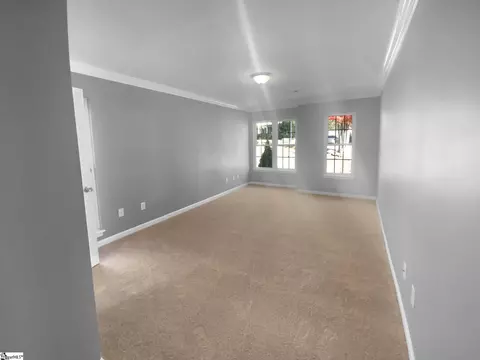 Living - 323 Springfield Cir, Easley, SC 29642 photo 2 of 4