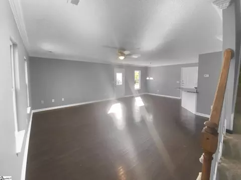 Living - 323 Springfield Cir, Easley, SC 29642 photo 3 of 4