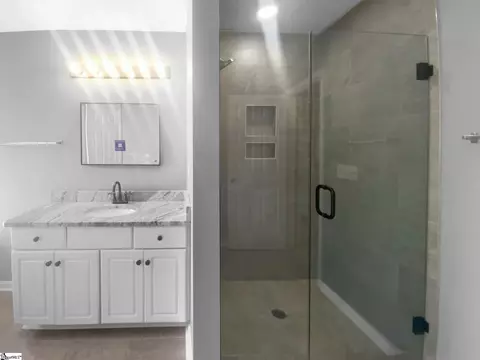 Bath - 323 Springfield Cir, Easley, SC 29642 photo 4 of 5