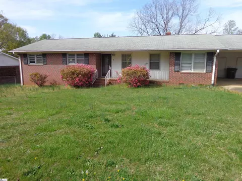 8 Champlain Dr, Greenville, SC 29611