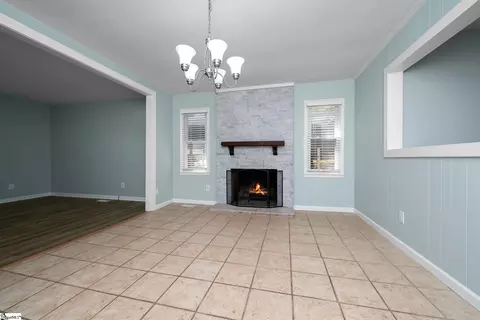 Living - 107 Apollo Ave, Greer, SC 29651 photo 2 of 6