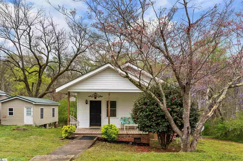 45 School St, Enoree, SC 29335