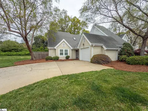 90 Forest Lake Dr, Simpsonville, SC 29681
