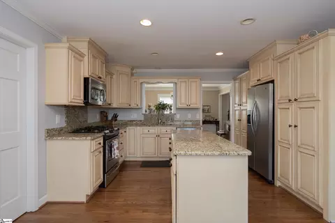 223 E Shallowstone Rd, Greer, SC 29650 photo 9