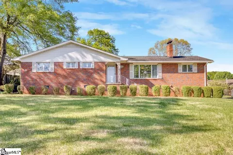 107 Alice Farr Dr, Greenville, SC 29617