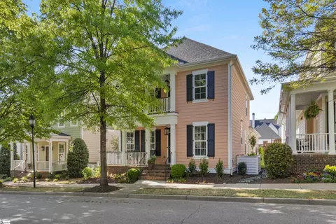 28 Hollingsworth Dr, Greenville, SC 29607