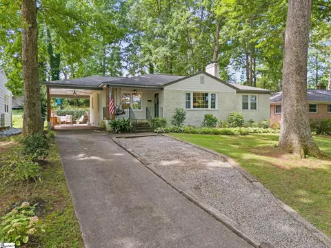 9 Glenmore Dr, Greenville, SC 29617