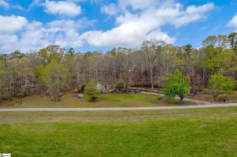371 Hayes Rd, Taylors, SC 29687