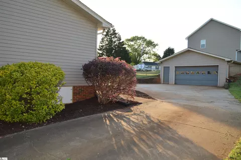 Exterior - 301 E Celestial Dr, Greer, SC 29651 photo 4 of 8