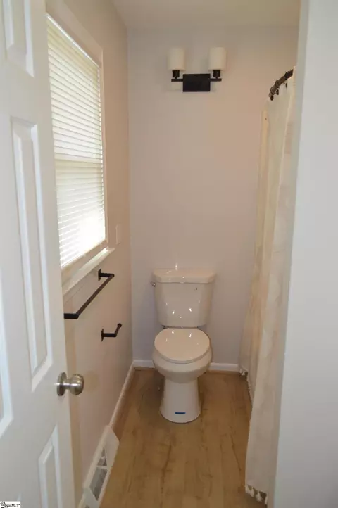 Bath - 301 E Celestial Dr, Greer, SC 29651 photo 3 of 3