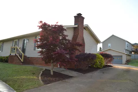 Exterior - 301 E Celestial Dr, Greer, SC 29651 photo 3 of 8