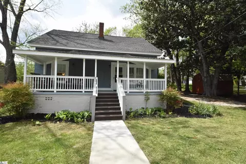 19 11th St, Greer, SC 29651