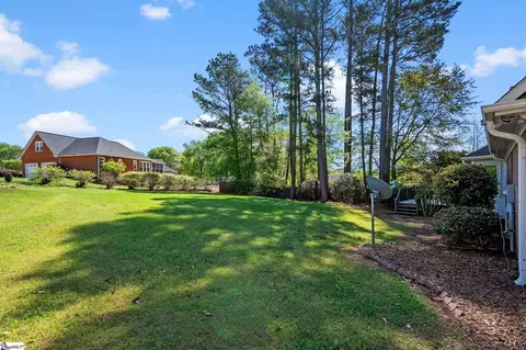 Exterior - 404 Glen Laurel Dr, Easley, SC 29642 photo 3 of 4