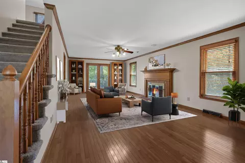 Living - 404 Glen Laurel Dr, Easley, SC 29642 photo 3 of 4