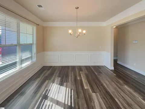 Living - 208 Moonstone Ln, Duncan, SC 29334 photo 3 of 4