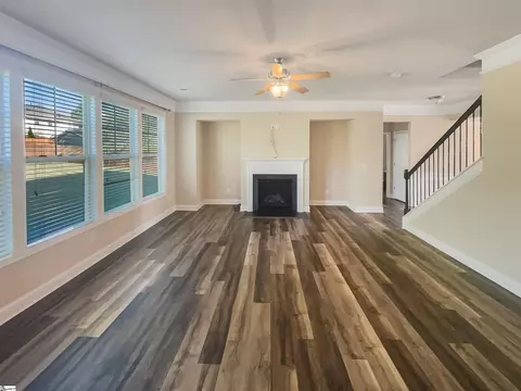 Living - 208 Moonstone Ln, Duncan, SC 29334 photo 2 of 4