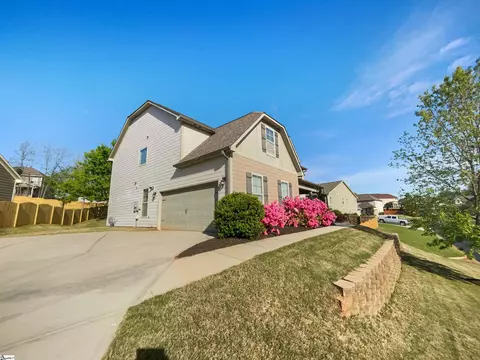 Exterior - 208 Moonstone Ln, Duncan, SC 29334 photo 4 of 5