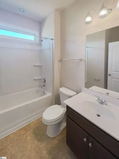 Bath - 208 Moonstone Ln, Duncan, SC 29334 photo 2 of 3