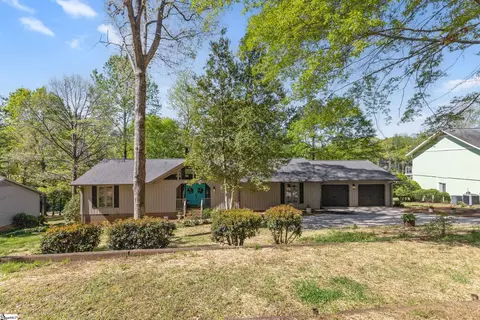 302 Sassafras Dr, Taylors, SC 29687