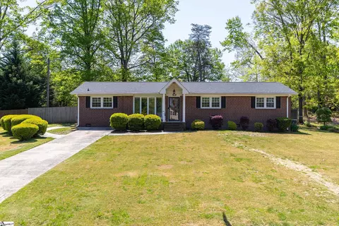 4 Strand Ct, Taylors, SC 29687