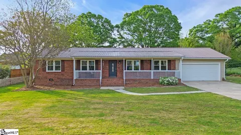 263 Inn Cir, Fountain Inn, SC 29644