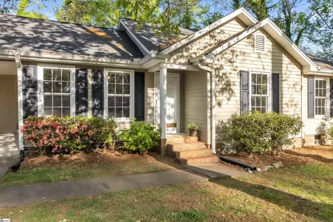 121 Bell Dr, Simpsonville, SC 29681
