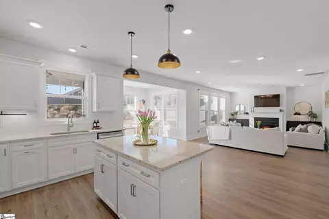 Kitchen - 721 Sunwater Dr, Duncan, SC 29334 photo 5 of 5
