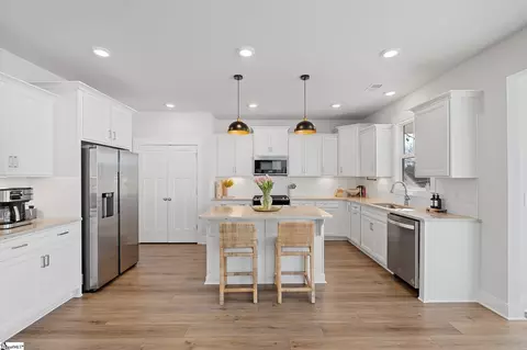 Kitchen - 721 Sunwater Dr, Duncan, SC 29334 photo 4 of 5